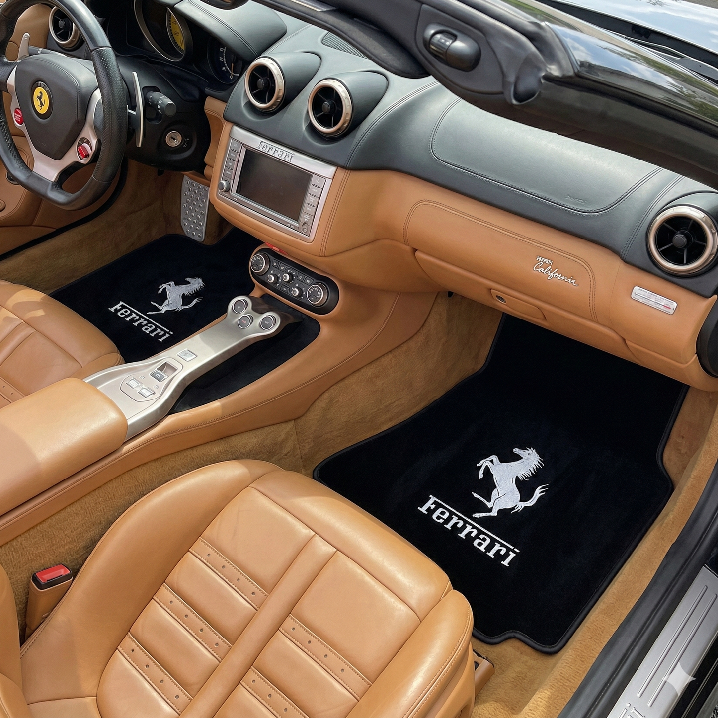 Ferrari Fußmatten Maßgeschneiderte Teppichmatten aus Velours mit individueller Naht