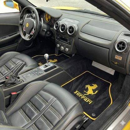 Ferrari Fußmatten Maßgeschneiderte Teppichmatten aus Velours mit individueller Naht