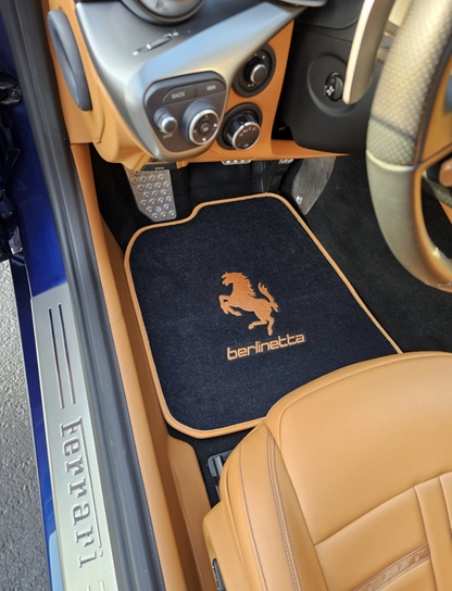 Ferrari Fußmatten Maßgeschneiderte Teppichmatten aus Velours mit individueller Naht